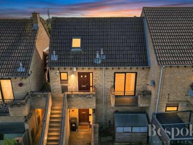 Flat for sale in Earley