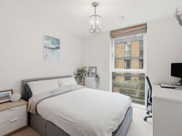 Flat for sale in Old Ford, Bow