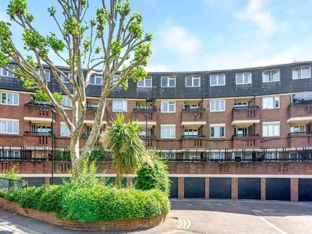 Flat for sale in Barnsbury, Greater London