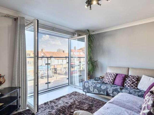 Flat for sale in Rosehill, Greater London