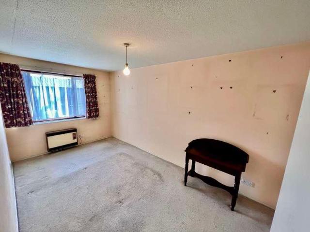 Flat for sale in London Borough of Ealing, Greater London