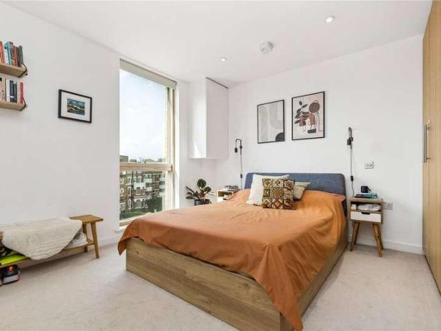Flat for sale in Stoke Newington, Greater London