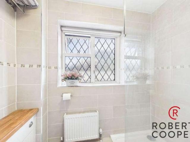 Flat for sale in Eastcote, Greater London