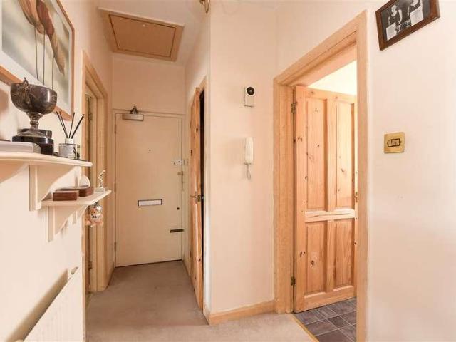 Flat for sale in London Borough of Croydon, Shirley