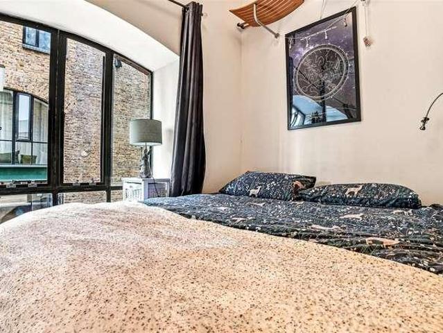 Flat for sale in Isle Of Dogs, Greater London