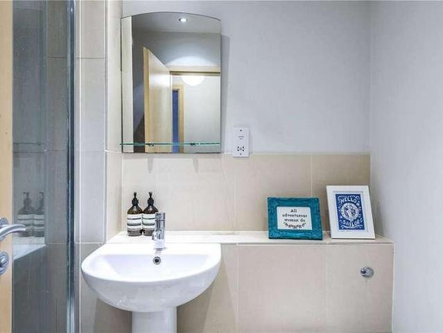 Flat for sale in Herne Hill, Greater London