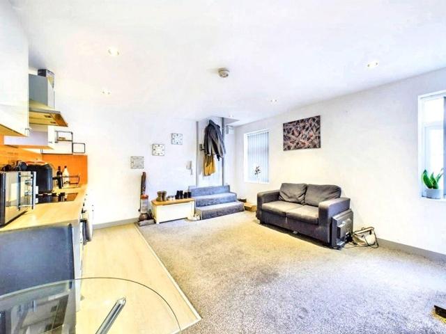 Flat for sale in Old Town, Hull