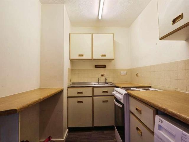 Flat for sale in Plasnewydd, Falcon Lodge