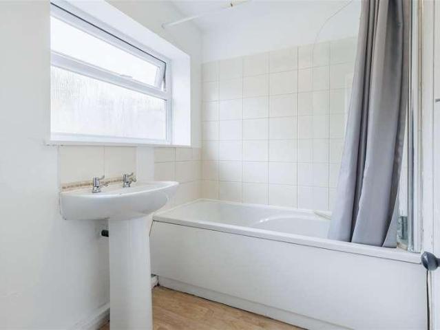 Flat for sale in Chingford, Greater London