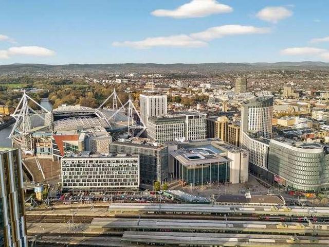 Flat for sale in Cardiff Bay, Falcon Lodge
