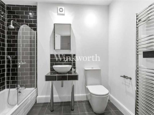 Flat for sale in Winchmore Hill, Greater London