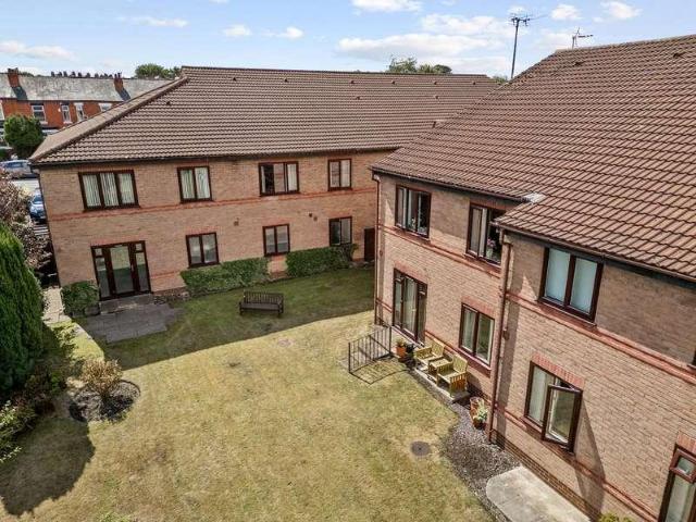 Flat for sale in Grappenhall, Warrington