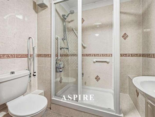 Flat for sale in Grays, Essex