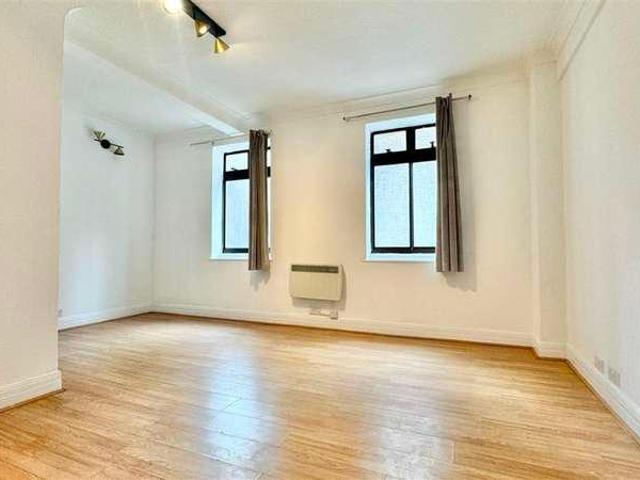 Flat for sale in Marylebone, Greater London