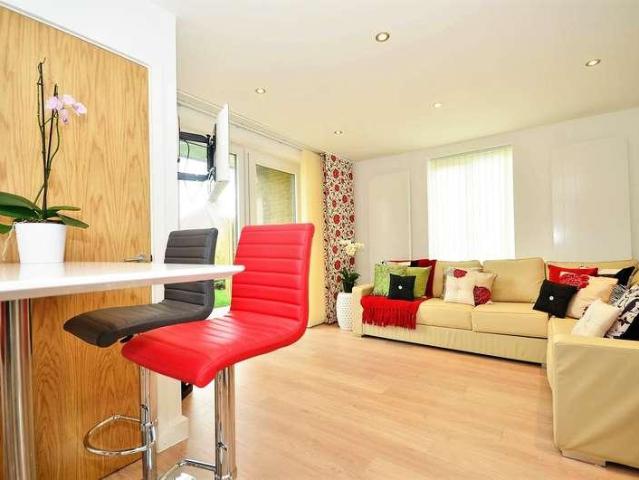 Flat for sale in Dollis Hill, Greater London