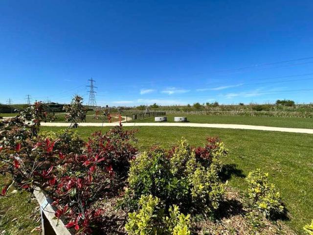 Flat for sale in Houghton Regis, Bedfordshire