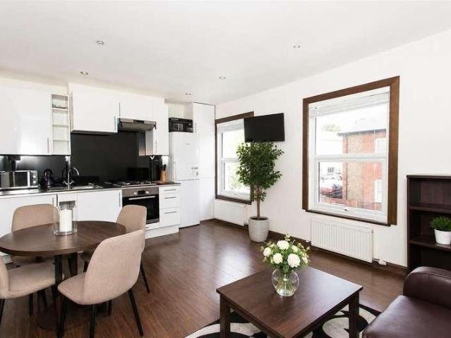 Flat for sale in Kilburn, Greater London