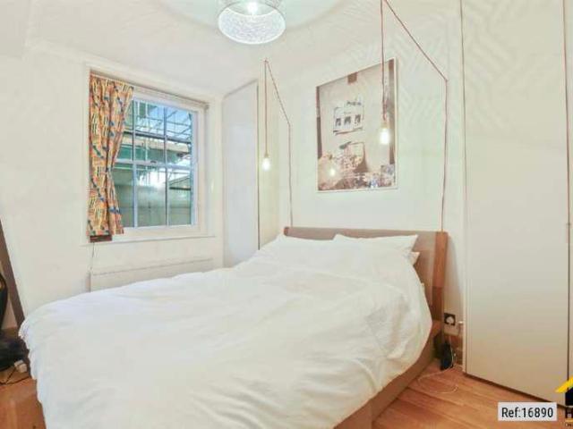 Flat for sale in Bethnal Green, Greater London