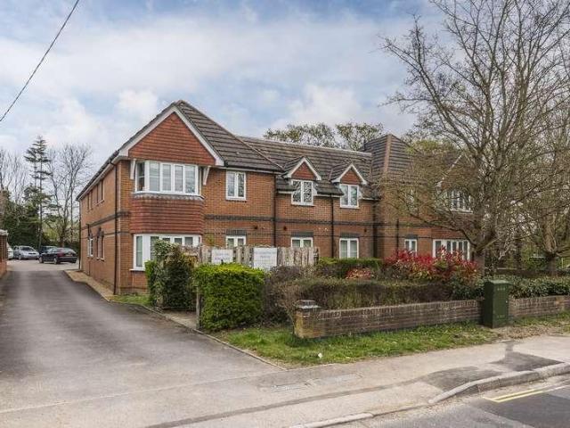 Flat for sale in Butlocks Heath, Helford