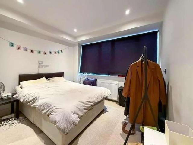 Flat for sale in North Watford, Hertfordshire