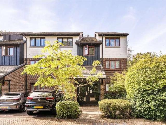 Flat for sale in London Borough of Hillingdon, Greater London