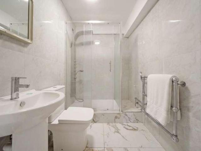 Flat for sale in Paddington, Greater London