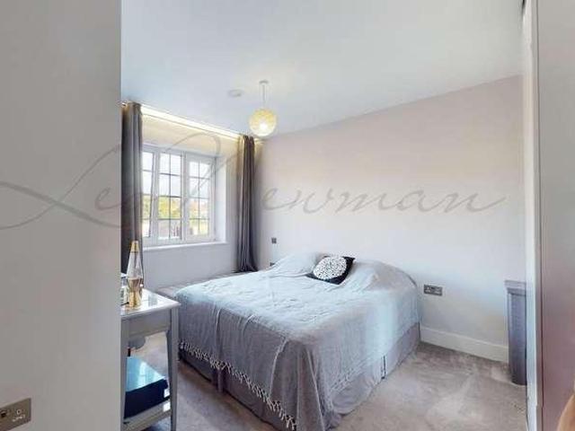 Flat for sale in Hendon Central, Greater London