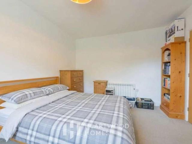 Flat for sale in St Albans, Five Acres