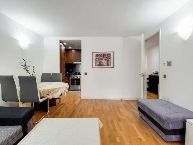 Flat for sale in Blackwall, Greater London
