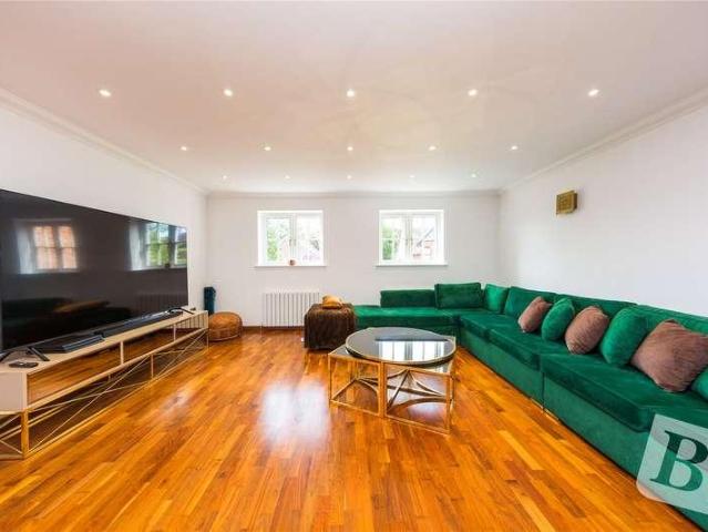 Flat for sale in Emerson Park, Greater London