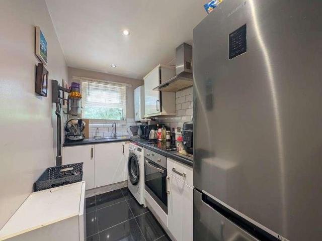Flat for sale in London Borough of Hounslow, Greater London
