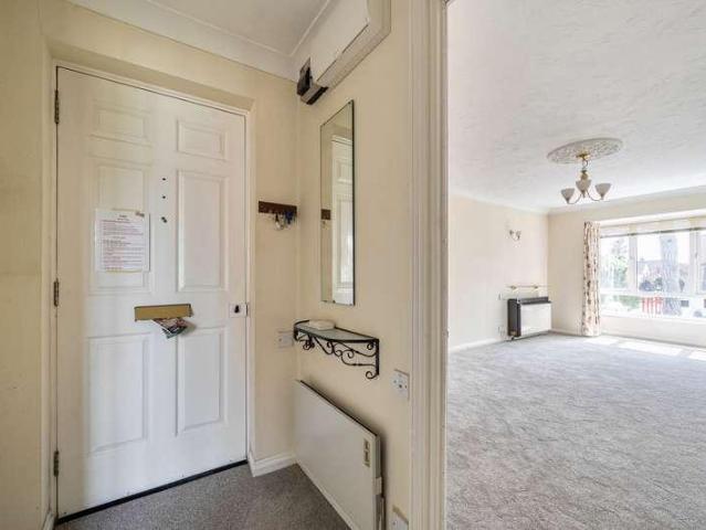 Flat for sale in Pinner, Greater London