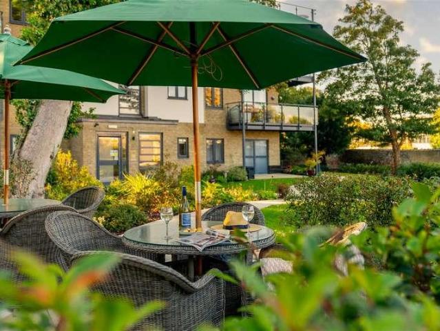 Flat for sale in Bromstone, Acol