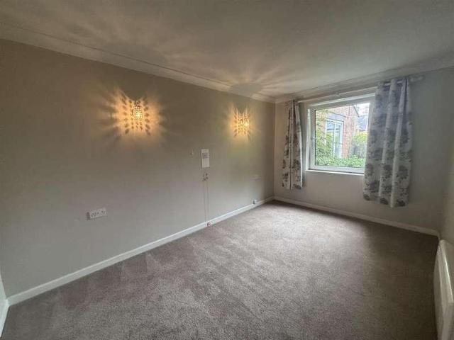 Flat for sale in Shaftesbury, East Dorset