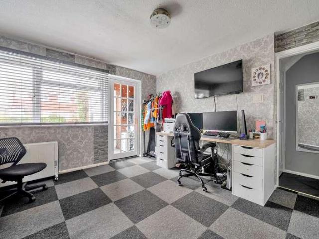 Flat for sale in Bersted, Clapham
