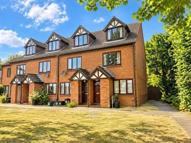 Flat for sale in London Borough of Bromley, Greater London