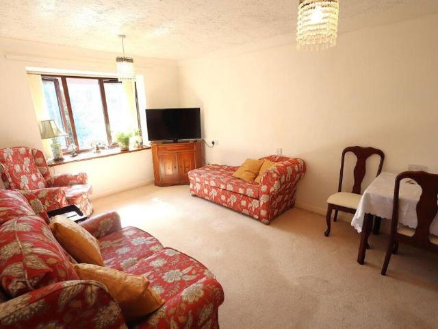 Flat for sale in Bushey