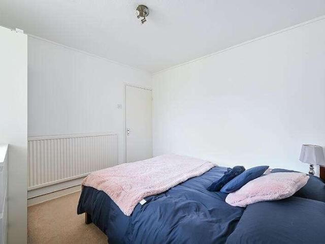 Flat for sale in Oval, Greater London