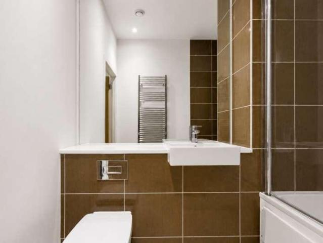 Flat for sale in London Borough of Croydon, Selhurst