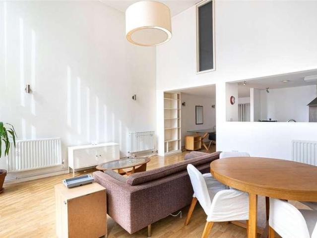 Flat for sale in London Borough of Ealing, Greater London