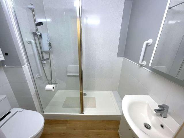 Flat for sale in Halesowen, West Midlands
