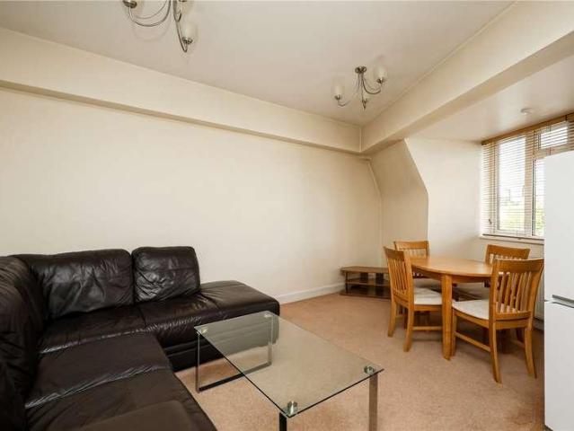 Flat for sale in London Borough of Ealing, Greater London