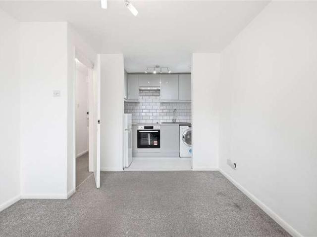 Flat for sale in Meadgate, Chelmsford