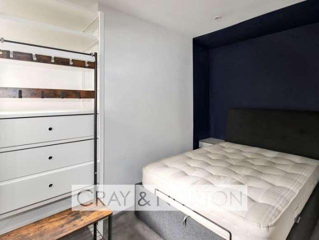 Flat for sale in London Borough of Croydon, Waddon