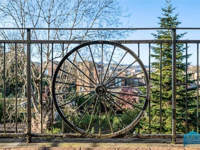 Flat for sale in Crouch End, Greater London