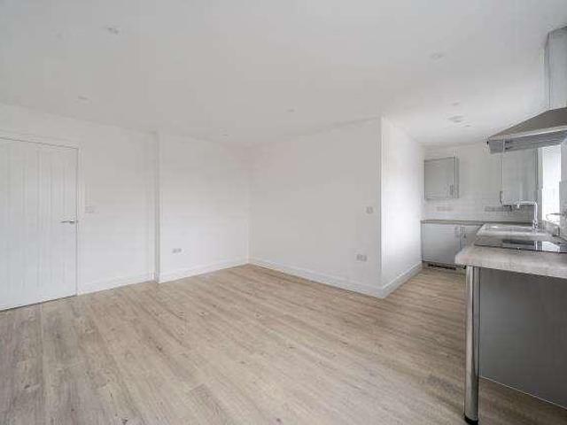 Flat for sale in Berrick Salome, Oxfordshire