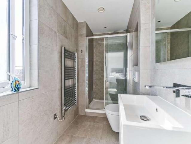 Flat for sale in Purley, Purley