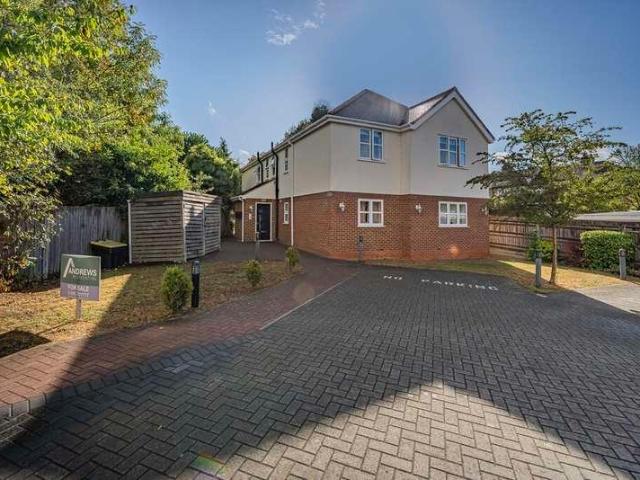 Flat for sale in Greater London
