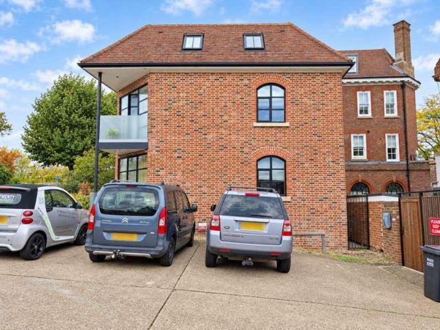 Flat for sale in Old Hatfield, Welwyn Hatfield