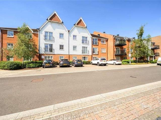 Flat for sale in The Butts, Kent